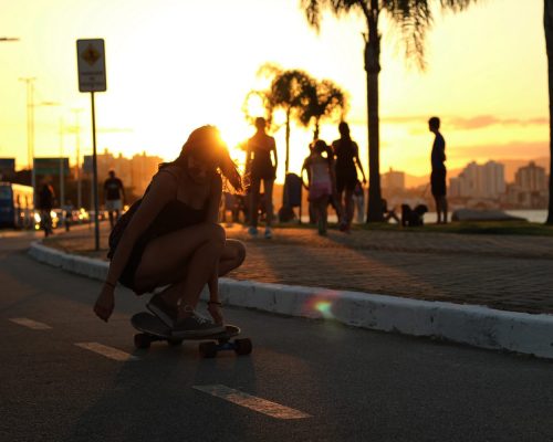 Costa Oeste - people-road-sunset