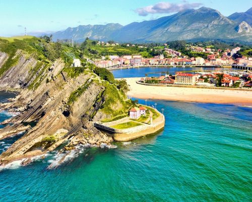 Lancha-motora-por-cuevas-y-acantilados-en-Ribadesella-Asturias-_2-1